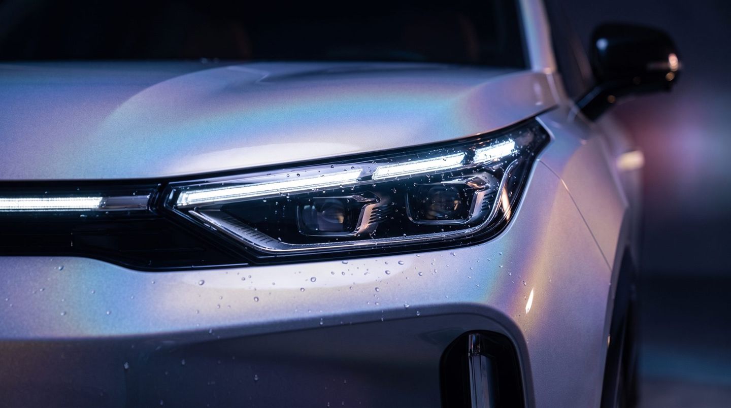 Фара и сквозная LED-полоса GAC AION i60